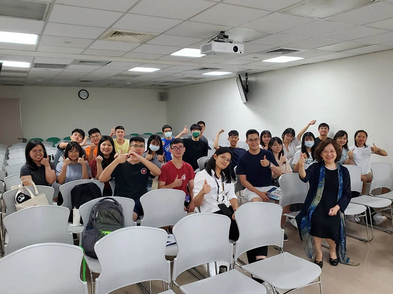 【美日牙醫羅秋美教授至「國防醫學院牙醫學系暨牙醫科學研究所」授課】